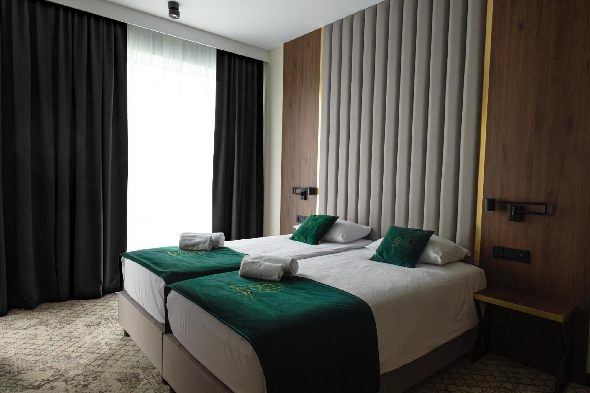 Restoria Hotel*** Radzyn Podlaski Buitenkant foto