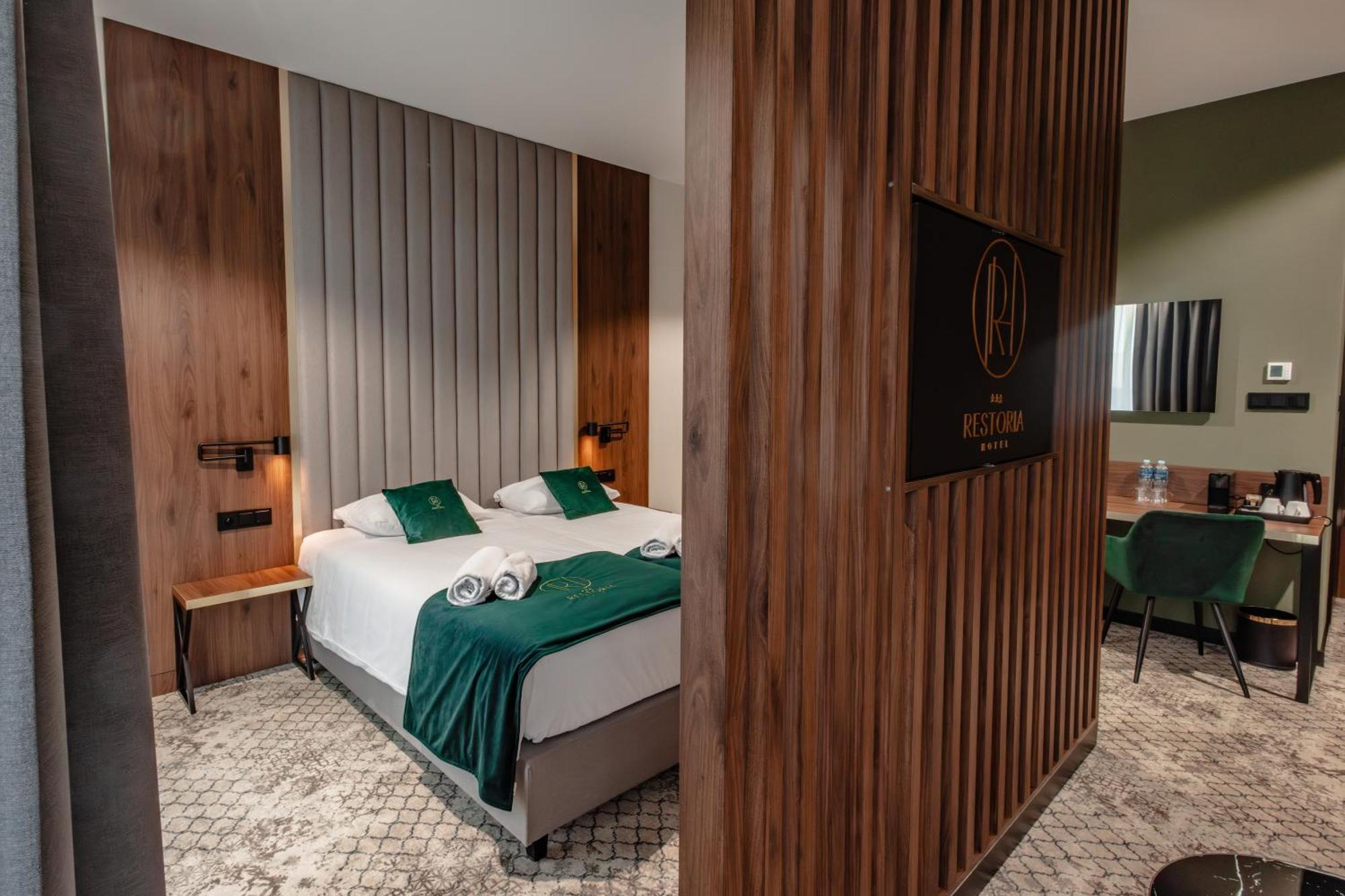 Restoria Hotel*** Radzyn Podlaski Buitenkant foto