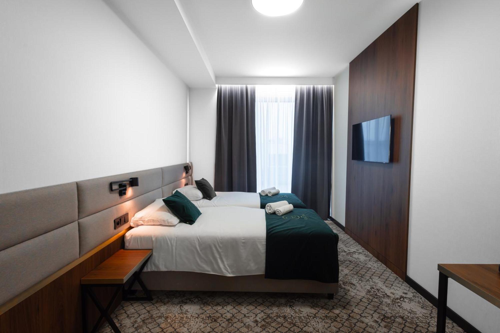 Restoria Hotel*** Radzyn Podlaski Buitenkant foto