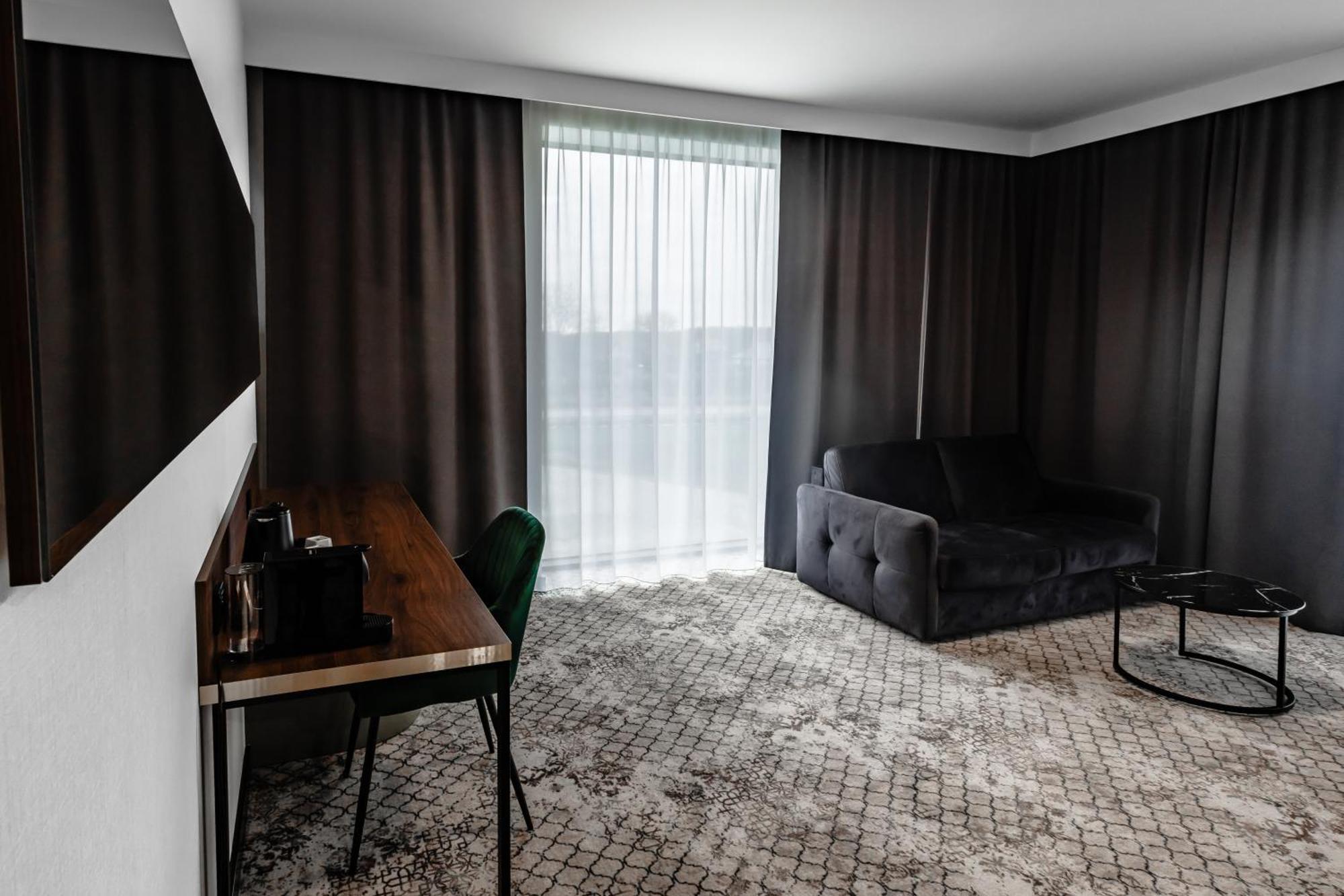 Restoria Hotel*** Radzyn Podlaski Buitenkant foto
