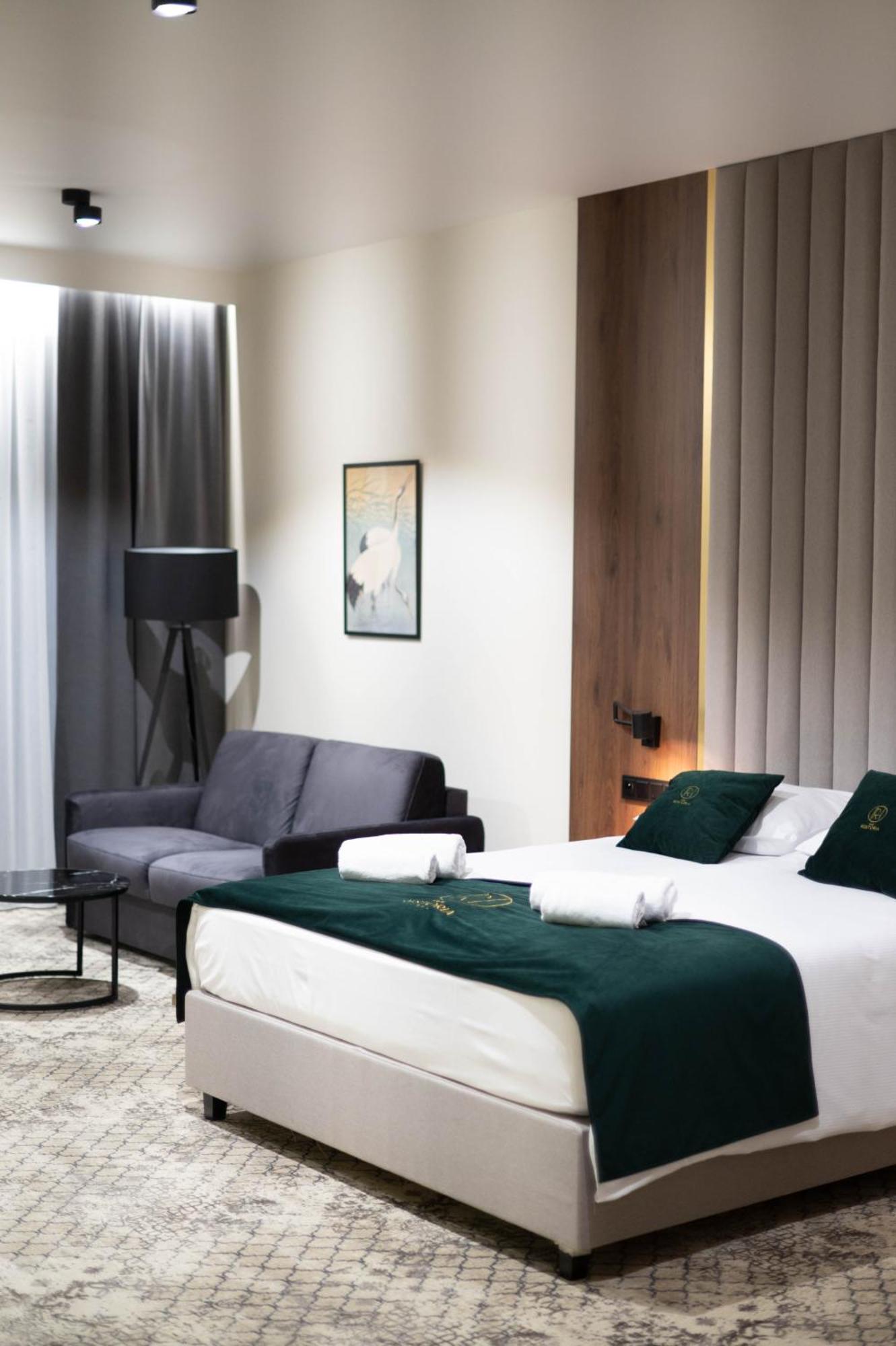 Restoria Hotel*** Radzyn Podlaski Buitenkant foto